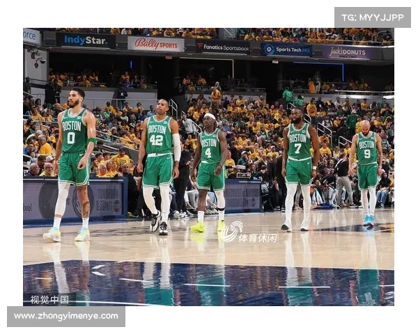激烈角逐瞬间 NBA赛场精彩对决引爆球迷激情 激烈角逐瞬间 NBA赛场精彩对决引爆球迷激情